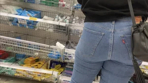 Caught another oblivious girl