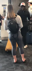Blondie with a tight bubble butt in leggings (OC)