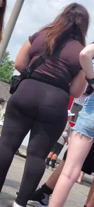Massive ass girl in leggings