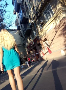 Street Creepshot Blonde with Hot Legs in a Dress