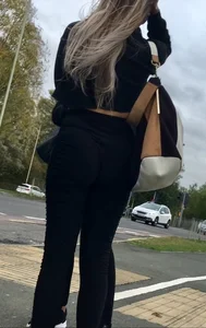 Tight ass in leggings with vtl