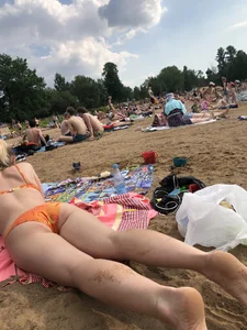 Hot candid chick chilling at the beach