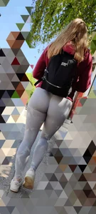 Blonde girl😍 eat tight leggings