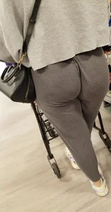 Juicy Pawg in Grey Sweats