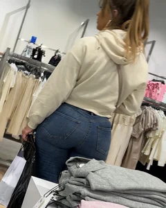 (OC) Brunette, wide hips, full ass, small waist and flare🧪