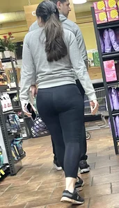 Grocery stores babes  {OC}