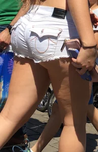 Babes in Short Shorts