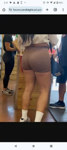 Asian hottie showing off her amazing ass at Trader Joe’s (OC)