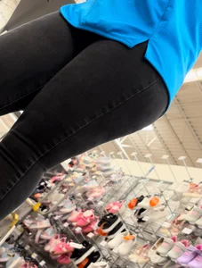 Thick latina worker in black jeans