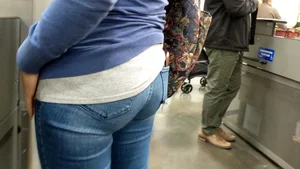 Costco redheaded milf in tight jeans