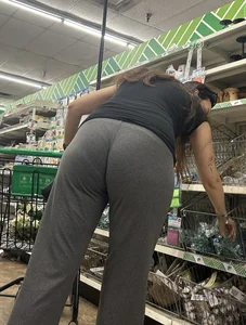 Petite chic w nice ass gobble in sweats‼️