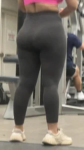 Great bubbly ass @ the gym