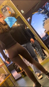 Total Bombshell PAWG Showing off in lululemon outfit (OC)