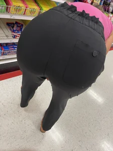 MUST SEE MILF BENDING OVER CLOSE UP SHOTS