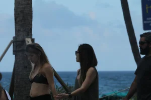 Candid Florida beach and bikini girls