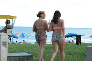 Huge collection of sexy girls out in bikinis in Florida