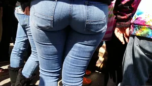Chubby Candid Ass in Jeans Street Creepshot