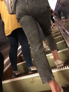 Candid Girl in Tight Grey Jeans on the Subway Escalator Creepshots