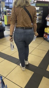 Pawg blonde filling out jeans. Slight VPL