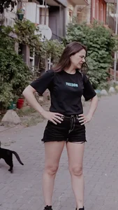 Street candid hottie wearing shorts who likes her freedom