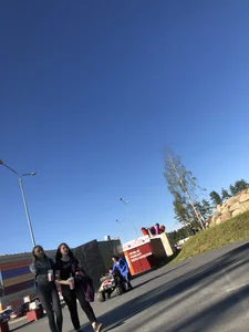 Skinny Girl in Grey Leggings Walking Past the Camera Candid Photos Gallery