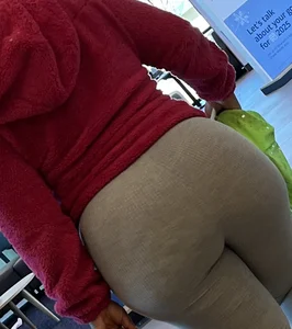 Ebony with big ass in leggings. OC