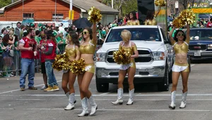 Candid cheerleaders