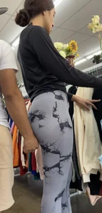 Pretty Latina has a sweet round ass that jiggle (gifs)