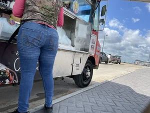 Again this thick milf at job site