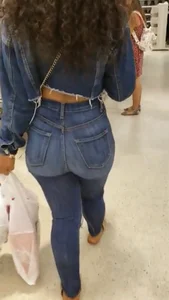 Perfect thick ass in tight jeans w/ video  tier MUST SEE (Not OC)