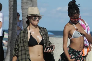 Florida beach and bikini girls