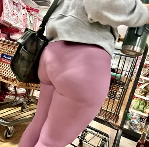 Blonde lady in pink leggings VPL‼️