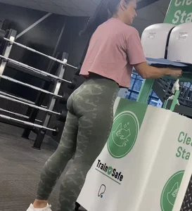 GYM MILF WITH JUICEST ASS “must see, close ups”