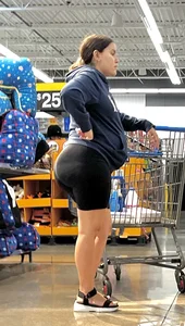Latina Milf Booty Pokin Out