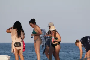 Deerfield Beach girls in bikinis