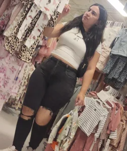 Thick Latina MILF shows off dumpy in black jeans