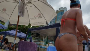 More candid girls at the beach