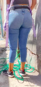 Mexicana con jeans ajustados