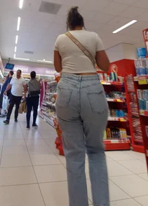 Tall Arabic Duo in Jeans