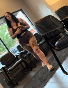 Close Up with Upshot. Hot Ass Tattooed Alt. Babe In Spandex Shorts. OC