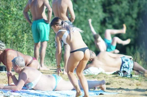 Hot Skinny Girl Bending Over to Lie Down on the Beach Creepshot