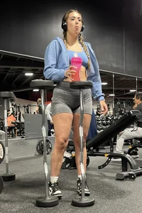 Tall Gym Blonde In Grey Shorts