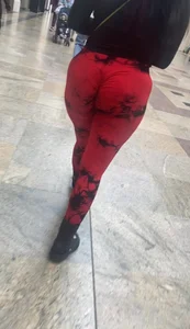 Massive PAWG ass in red leggings