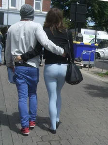 Girl in tight jeggings with vpl