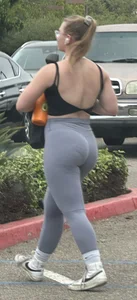 College PAWG with an amazing ass in grey leggings