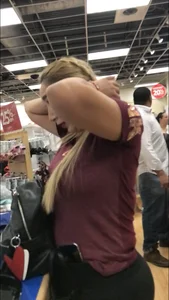 Big booty blonde Latina chick in tight leggings