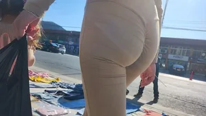 Beautiful college girl’s butt in tight leggings. Face capture (OC)