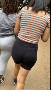 Sexy bubble butt in legging capri