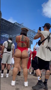 Fat Jiggly Ass at Rave with Fishnets [Non OC]