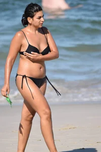 Thick mature brunette bikini lady on the beach with a nice body